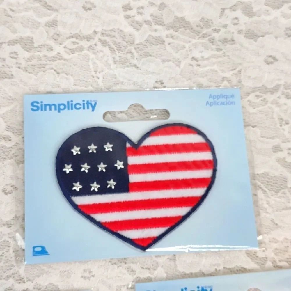 American Flag Heart Iron-On Embroidery Patch - Picture 2 of 9